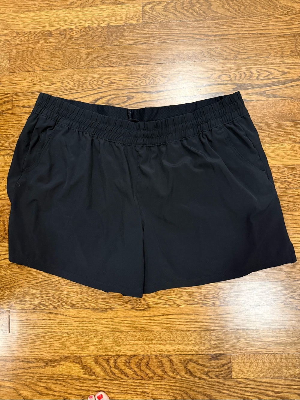 Columbia Shorts. Black. 3x. Polyester Blend. Machine Wash. Adjustable Band.